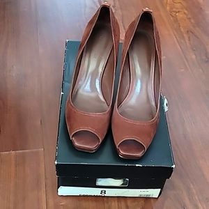 Banana Republic womens wedge open toe suede heel shoe. Size 8. Brown color.